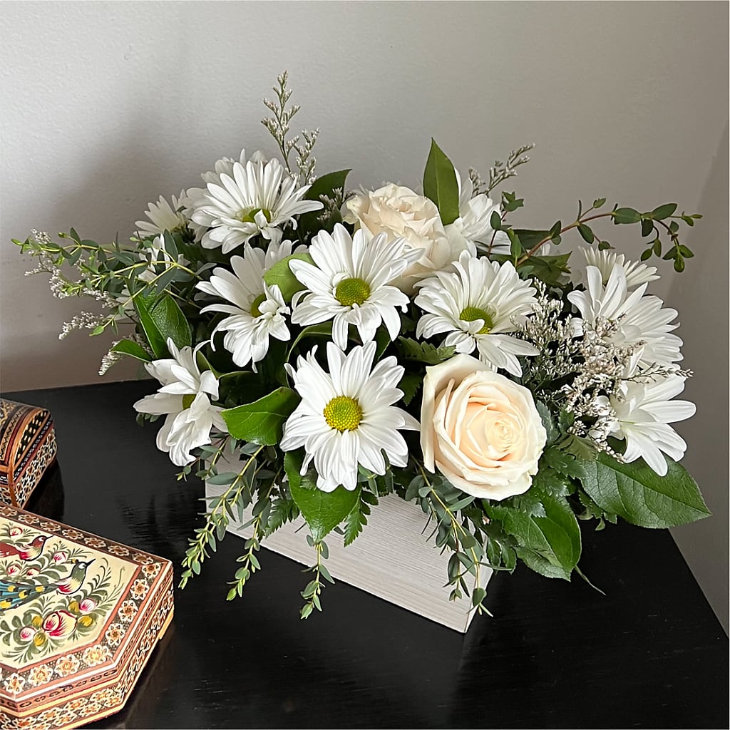 Fresh Linen Box Bouquet –  Konbit Flowers Group Llc, Brooklyn NY