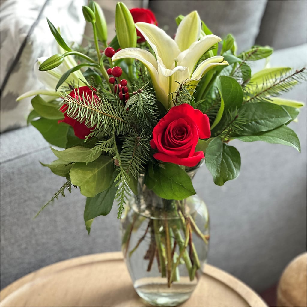 Sparkling Snowflakes Bouquet –  Konbit Flowers Group Llc, Brooklyn NY
