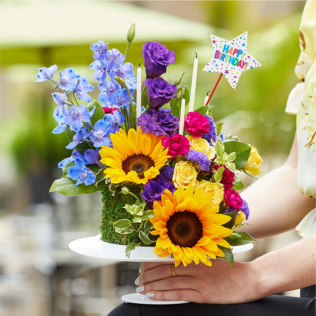 Star of the Day Floral Cake –  Konbit Flowers Group Llc, Brooklyn NY